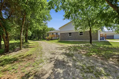 211 E Bay Drive, Bridgeport, TX 76426 - Photo 4