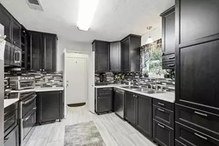 6020 Paradise Dr, Arlington, TX 76001 - Photo 10