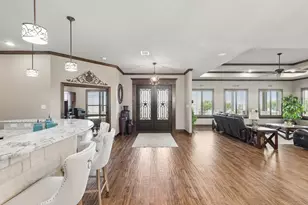 2009 Lakeshore Dr, Cleburne, TX 76033 - Photo 2
