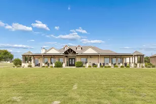 2009 Lakeshore Dr, Cleburne, TX 76033 - Photo 1