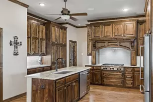 2009 Lakeshore Dr, Cleburne, TX 76033 - Photo 12