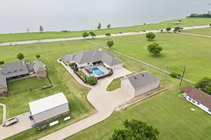 2009 Lakeshore Dr, Cleburne, TX 76033 - Photo 34