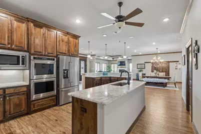 2009 Lakeshore Drive, Cleburne, TX 76033 - Photo 6