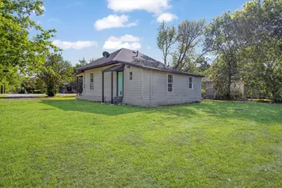407 E Bonham Street, Tom Bean, TX 75491 - Photo 8