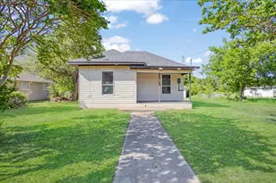 407 E Bonham St, Tom Bean, TX 75491 - Photo 1