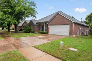 9122 Water Oak Dr, Arlington, TX 76002 - Photo 2