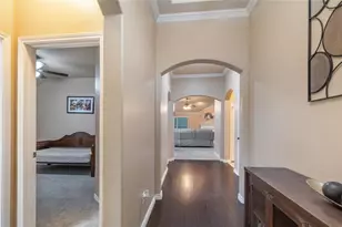 404 Brookhollow Ln, Saginaw, TX 76131 - Photo 2