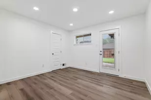 905 Bromwich St, Garland, TX 75040 - Photo 16