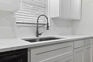 905 Bromwich St, Garland, TX 75040 - Photo 14