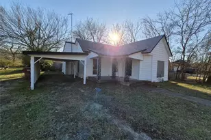 307 W Spruce St, Whitewright, TX 75491 - Photo 12