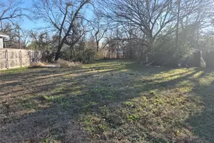 307 W Spruce St, Whitewright, TX 75491 - Photo 10