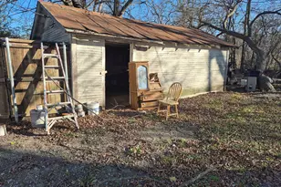 307 W Spruce St, Whitewright, TX 75491 - Photo 8