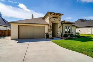 1221 Crown Valley Dr, Weatherford, TX 76087 - Photo 2