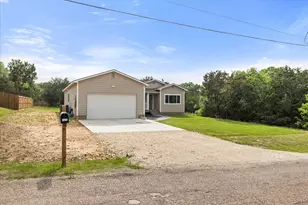 5908 Collins Ct, Granbury, TX 76048 - Photo 4