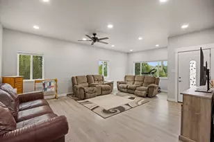 5908 Collins Ct, Granbury, TX 76048 - Photo 10