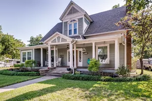 310 E Tarrant St, Bowie, TX 76230 - Photo 2