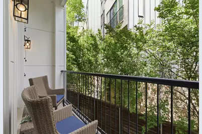 381 E Greenbriar Lane #1002, Dallas, TX 75203 - Photo 8