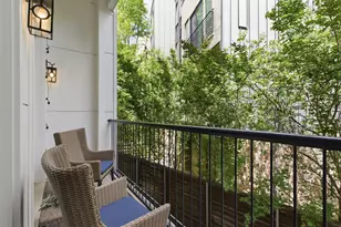 381 E Greenbriar Ln, Dallas, TX 75203 - Photo 8
