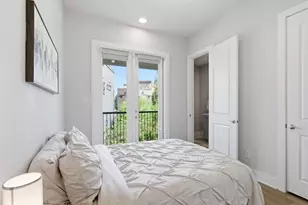 381 E Greenbriar Ln, Dallas, TX 75203 - Photo 26