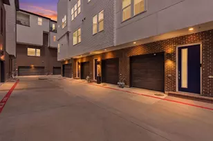 381 E Greenbriar Ln, Dallas, TX 75203 - Photo 32
