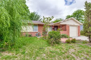 718 Susan Dr, Arlington, TX 76010 - Photo 2