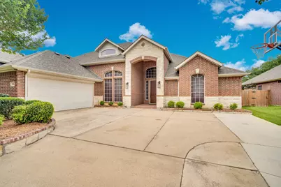 8204 Wildrock Drive, Arlington, TX 76001 - Photo 2