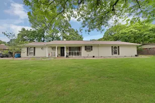 126 Oak Ln, Burleson, TX 76028 - Photo 4