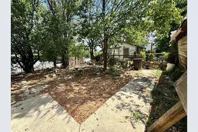 1136 E Leuda Street, Fort Worth, TX 76104 - Photo 8