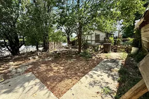 1136 E Leuda St, Fort Worth, TX 76104 - Photo 8