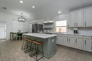2615 Fox Creek Trail, Arlington, TX 76017 - Photo 2