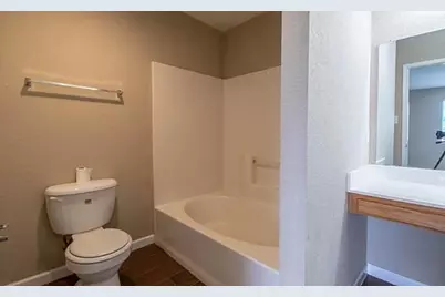 816 W Colony Drive, Arlington, TX 76001 - Photo 14