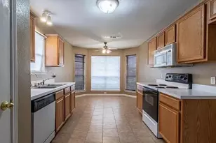 816 W Colony Dr, Arlington, TX 76001 - Photo 8