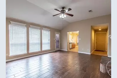 816 W Colony Drive, Arlington, TX 76001 - Photo 4