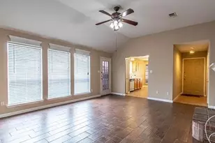 816 W Colony Dr, Arlington, TX 76001 - Photo 4