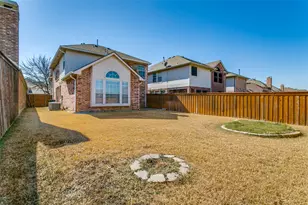 511 Poplar Ln, Irving, TX 75063 - Photo 10
