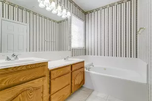 511 Poplar Ln, Irving, TX 75063 - Photo 16