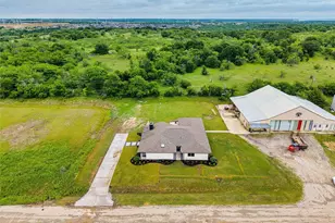 5463 Kelly Dr, Roanoke, TX 76262 - Photo 2