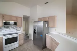 1101 Valley Branch Dr, Arlington, TX 76001 - Photo 4