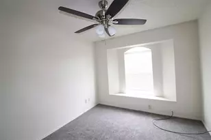 1101 Valley Branch Dr, Arlington, TX 76001 - Photo 6