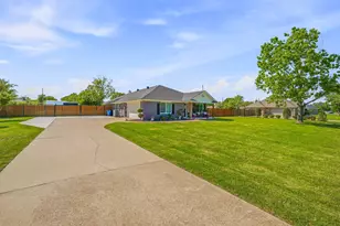 210 Southview Dr, Hudson Oaks, TX 76087 - Photo 2