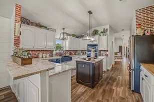 210 Southview Dr, Hudson Oaks, TX 76087 - Photo 10