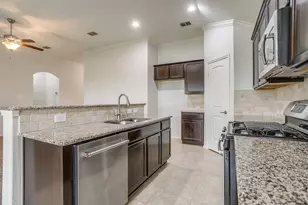 357 Coral Vine Ln, Burleson, TX 76028 - Photo 8