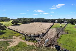 1010 Chapman Rd, Crawford, TX 76638 - Photo 38