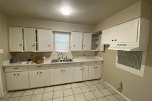 1412 Oakwood Dr, Denton, TX 76205 - Photo 2