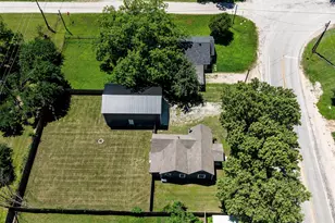 207 S Wickham St, Alvord, TX 76225 - Photo 2