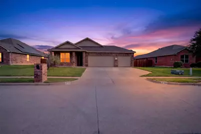 713 Sparrow Drive, Saginaw, TX 76131 - Photo 2