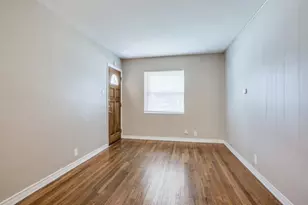 902 Denton St, Denton, TX 76201 - Photo 2