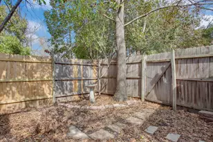 902 Denton St, Denton, TX 76201 - Photo 10