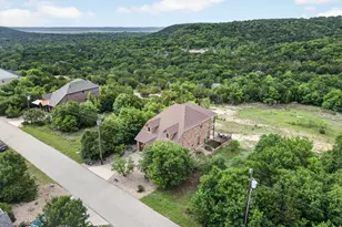 8714 Fullerton Dr, Cleburne, TX 76033 - Photo 4