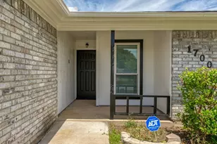 1700 Willow Vale Dr, Fort Worth, TX 76134 - Photo 1